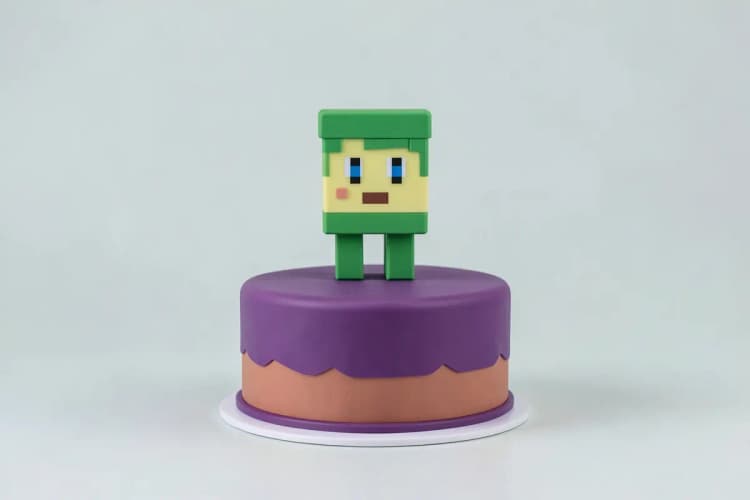 Topo de bolo de personagem de videogame Minecraft em comemoração de aniversário.